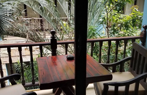 Bophut House | Victorian Condominium in Chaweng with Oceanfront Pool