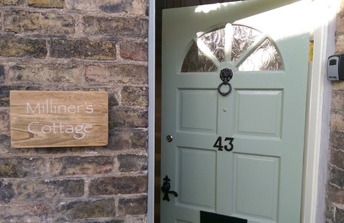 Pocklington House | Inviting Victorian Cottage in Pocklington with Wi-Fi & Pool