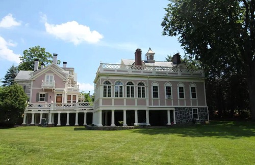 Andover Villa | Elegant Victorian Retreat for Families in Andover