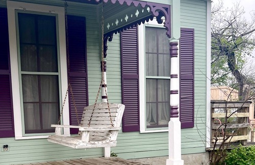 Mason House | Victorian gem in the TX Hill Country! Small-town charm, wineries ,& wildflowers