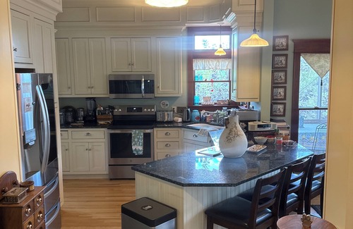 Pella House | Victorian Home Retreat Near Pella