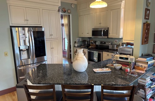 Pella House | Victorian Home Retreat Near Pella