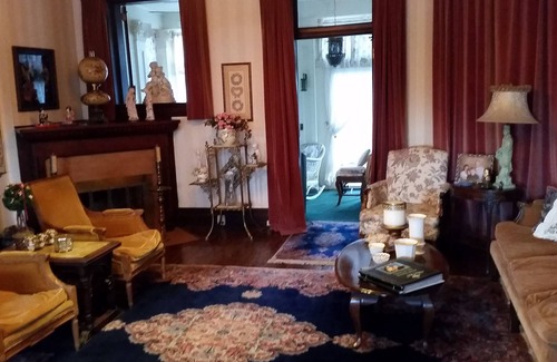 Rock Island Bed & Breakfast | Guest Favorite: Victorian Inn B&B with Breakfast & Kitchen