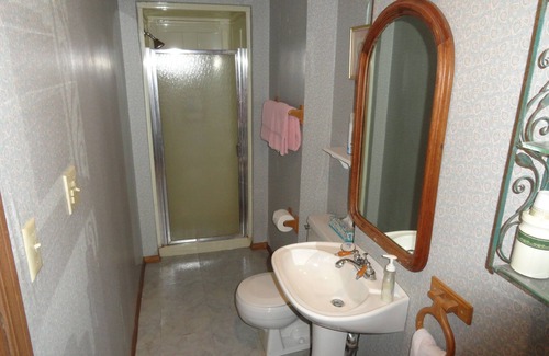 Rock Island Bed & Breakfast | Guest Favorite: Victorian Inn B&B with Breakfast & Kitchen