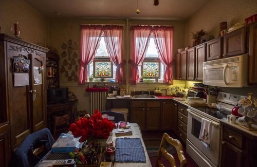 Rock Island Bed & Breakfast | Guest Favorite: Victorian Inn B&B with Breakfast & Kitchen