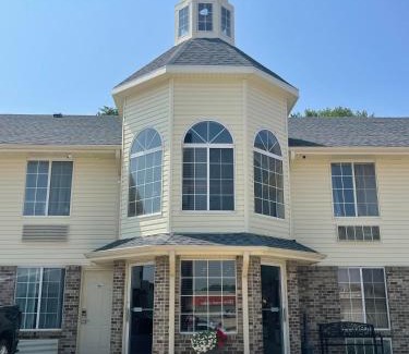 Beatrice Hotel | Cozy Victorian Inn with Oceanfront Views and Pool Access