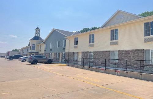 Beatrice Hotel | Cozy Victorian Inn with Oceanfront Views and Pool Access