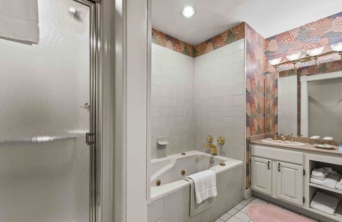 Bennington Bed & Breakfast | Charming Victorian Mansions Coach Room with Breakfast Included
