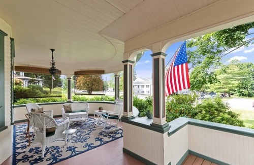 Bennington Bed & Breakfast | Charming Victorian Mansions Coach Room with Breakfast Included