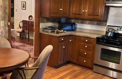 Somerdale Apartment | Elegant Victorian Oasis with Hot Tub in Mineral City