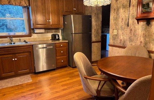 Somerdale Apartment | Elegant Victorian Oasis with Hot Tub in Mineral City