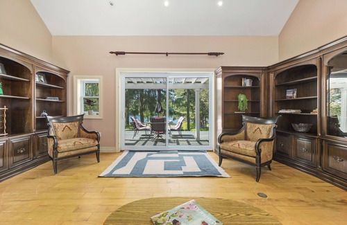 Cressy Cottage | Victorian on the Lake - Private Waterfront & Dock