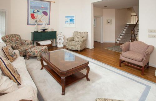Sandbridge House | Enchanting Victorian Sea-cret: Pet-Friendly Oasis Awaits