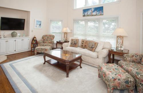 Sandbridge House | Enchanting Victorian Sea-cret: Pet-Friendly Oasis Awaits