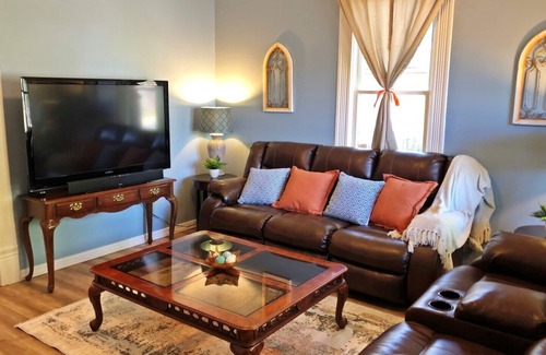 Prescott Cottage | Perfectly Located Victorian Suites with Pet-Friendly Comfort