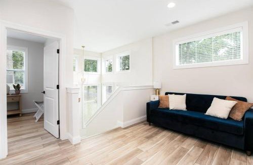 Wooded Estates House | Victory Views Main House: Ideal Home for 20 Guests