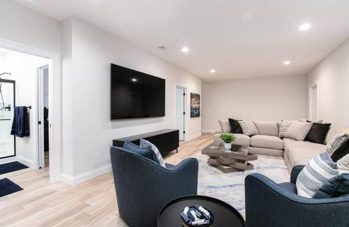 Wooded Estates House | Victory Views Main House: Ideal Home for 20 Guests