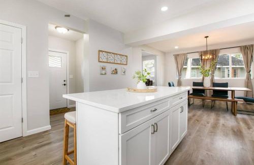 Near Northwest Apartment | Family-Friendly Victory Villa: 5 BR Home Near Campus