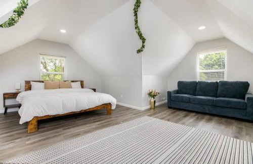 Near Northwest Apartment | Family-Friendly Victory Villa: 5 BR Home Near Campus