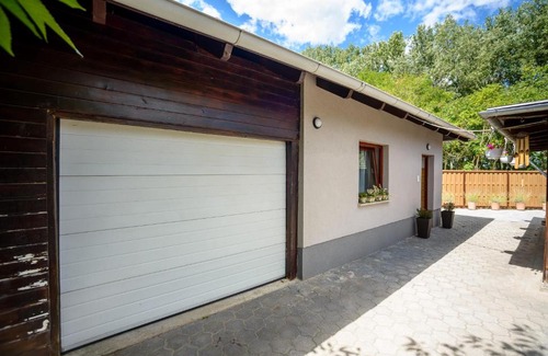 Alsonemedi Apartment | Pet-Friendly Escape at Vidéki Megálló Vendégház