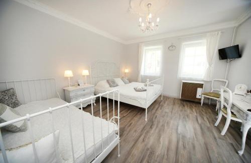 Bogacs Apartment | Vidéki Varázs Vendégház: Family-Friendly Retreat with Hot Tub