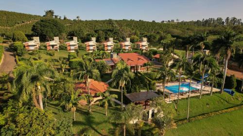 Aguas de Lindoia Hotel | Exceptional Vida Boa Pousada with Oceanfront Pool & Spa