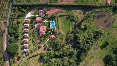 Aguas de Lindoia Hotel | Exceptional Vida Boa Pousada with Oceanfront Pool & Spa