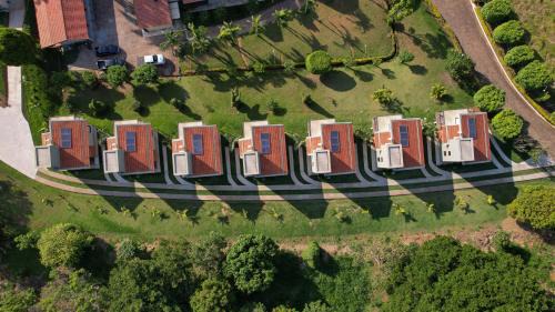 Aguas de Lindoia Hotel | Exceptional Vida Boa Pousada with Oceanfront Pool & Spa