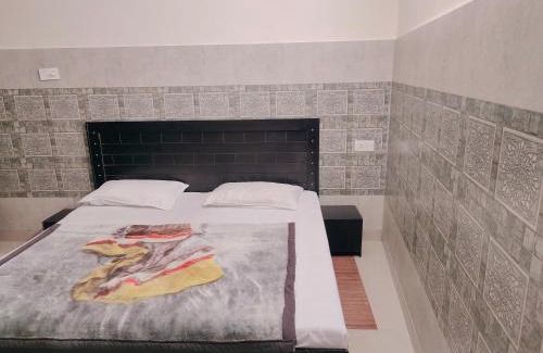 Katra House | Cozy Vidya Guest House: Pet-Friendly Stay with Top Amenities