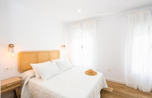 Conil de la Frontera City Center House | Oceanfront Viejo Baluarte House Rooms with Kids’ Amenities
