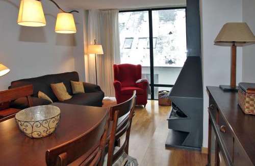 Vielha e Mijaran Apartment | Central Vielha Retreat: Family-Friendly and Inviting Stay