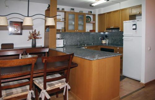 Vielha e Mijaran Apartment | Central Vielha Retreat: Family-Friendly and Inviting Stay