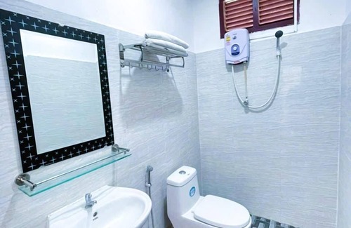 Vang Vieng House | Cozy ViengSavanh GuestHouse with Breakfast and Family Care