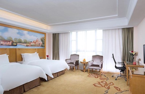 Gan County Hotel | Discover Vienna Classic Hotel Ganzhou Meilin – Family-Friendly Stay