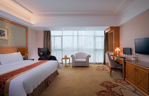 Longhua District Hotel | Explore Vienna Classic at Shenzhen Longhua Bus Station