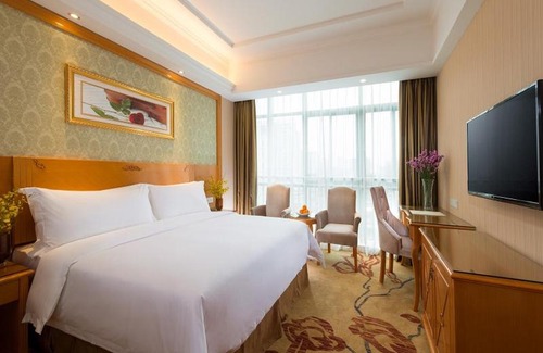Longhua District Hotel | Explore Vienna Classic at Shenzhen Longhua Bus Station