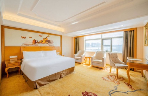 Shajing Hotel | Vienna Hotel Fuyong Exhibition Center