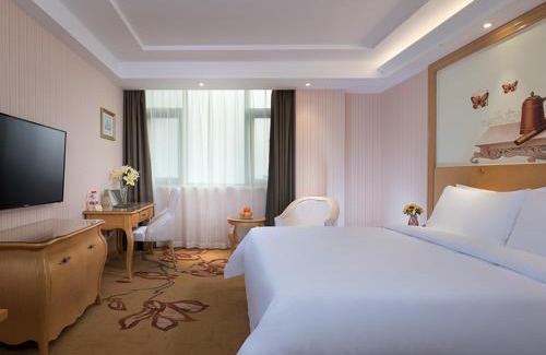 Yanhu District Hotel | Explore Vienna Hotel: Family-Friendly Stay in Yuncheng