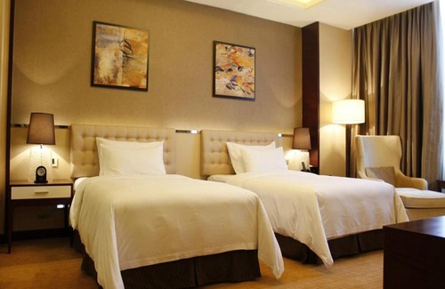 Central Business District Hotel | Convenient Stay at Vienna Hotel Shenzhen Exhibition Center