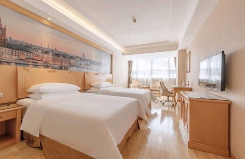 Bao'an Hotel | Convenient Vienna Hotel Near Fuyong Subway Station