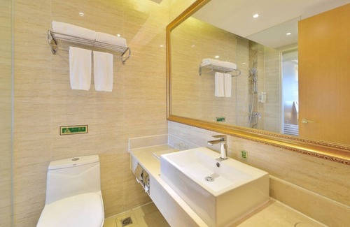 Bao'an Hotel | Convenient Vienna Hotel Near Fuyong Subway Station