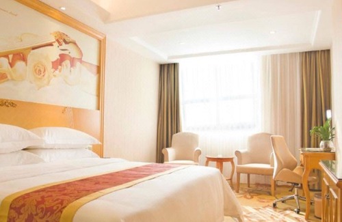 Bao'an Hotel | Vienna Hotel Shenzhen - FuYong Metro Station Branch