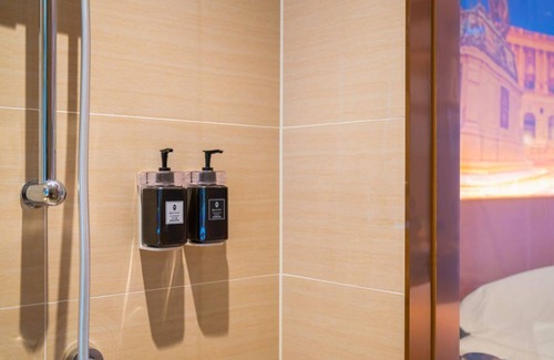 Futian CBD Hotel | Convenient Vienna Hotel Shenzhen Near Luohu Port
