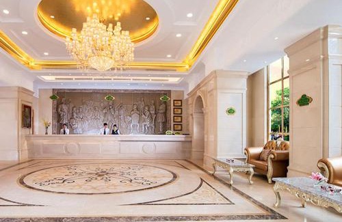 Longhua District Hotel | Family-Friendly Vienna Hotel Shenzhen Unitown with Dining Options