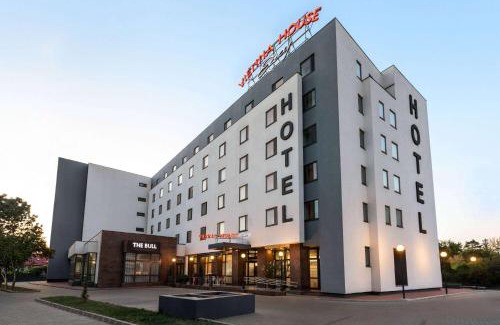 Otopeni Hotel | Comfortable Stay at Vienna House Easy by Wyndham Bucharest