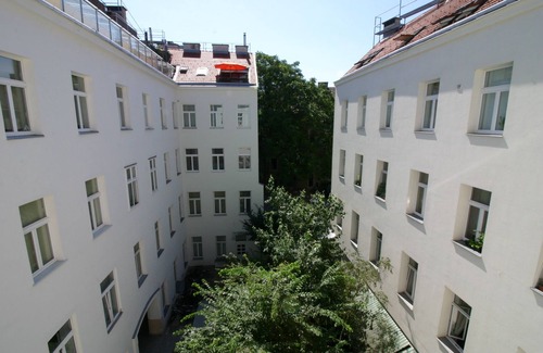 Weißgerber Apartment | Experience Vienna Downtown: 10/10 with Pool & Breakfast