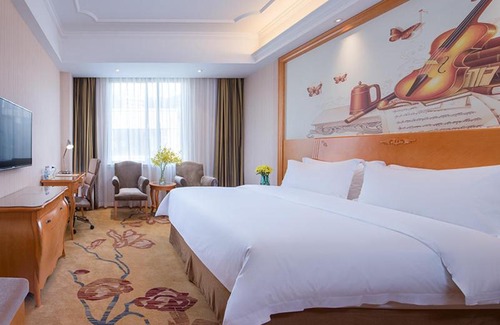 Panyu Hotel | Discover Vienna International Hotel Guangzhou with Accessibility