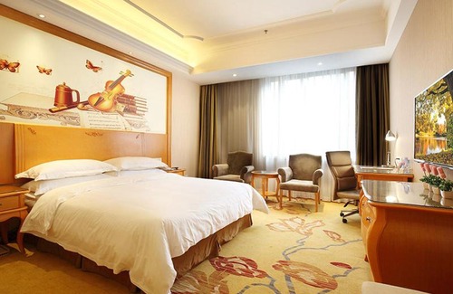 Panyu Hotel | Discover Vienna International Hotel Guangzhou with Accessibility