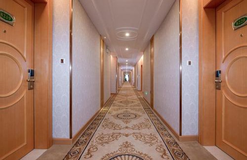 Panyu Hotel | Discover Vienna International Hotel Guangzhou with Accessibility