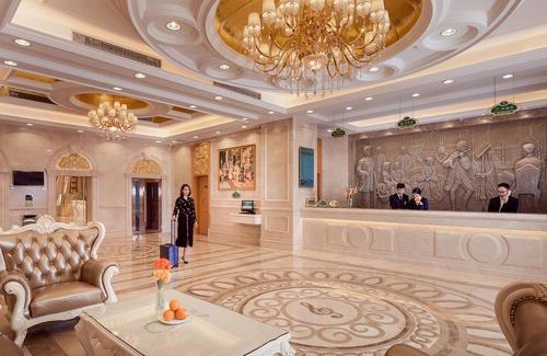 Shajing Hotel | Discover Vienna International Hotel Near Fuyong Center